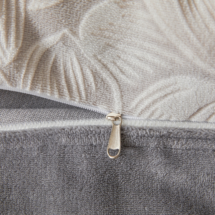 91家纺网 家纺一手货源 找家纺 全季家居 2024新款A类高克重5D立体浮雕宽边牛奶绒加厚保暖被套单件 芙蓉灰