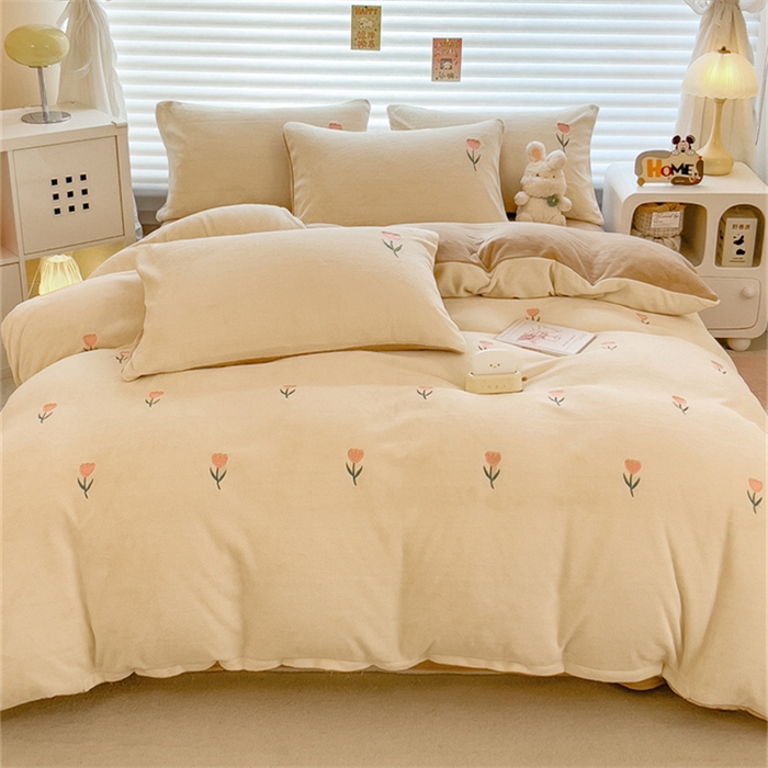 91家纺网 家纺一手货源 找家纺 丝幔家纺 2025新款A类刺绣牛奶绒四件套 花朵-奶咖