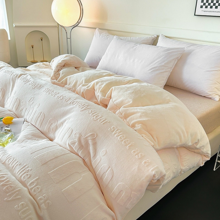 91家纺网 家纺一手货源 找家纺 睡棉坊 2024新款高克重剪花牛奶绒可拆洗冬被被子被芯 miumiu