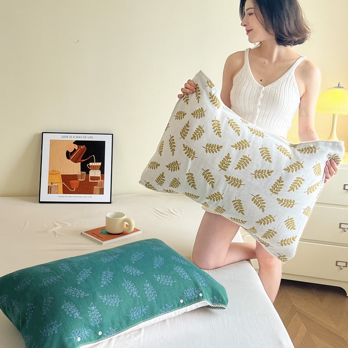 91家纺网 家纺一手货源 找家纺 朴尔家纺-毛巾被 2024新款防滑半包可调节暗扣魔术全棉三层纱布枕巾 朴素树叶53*110cm/对