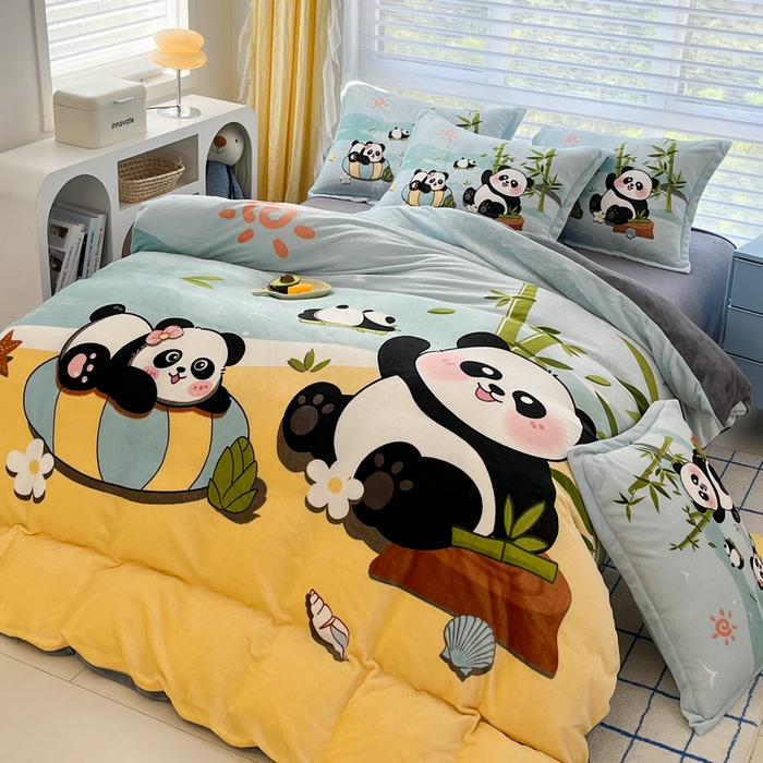 91家纺网 家纺一手货源 找家纺 宝薇 2024新款加厚牛奶绒大版卡通四件套 熊猫假日绒