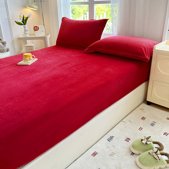 91家纺网 家纺一手货源 找家纺 家贝爱 2024新款加厚保暖牛奶绒床笠 纯色大红