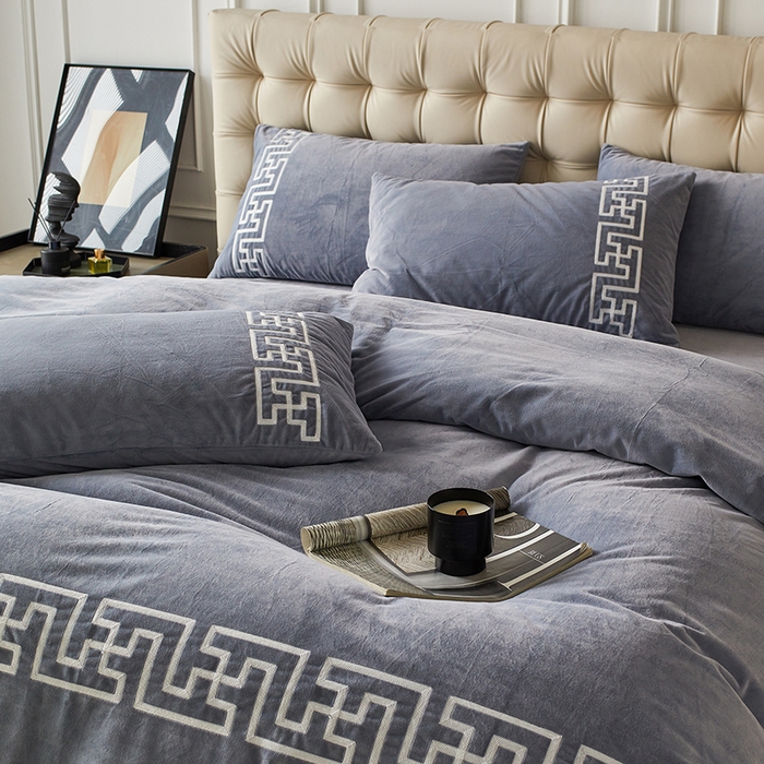 91家纺网 家纺一手货源 找家纺 2024新款锦丝绒美式毛巾绣四件套-巴洛克 巴洛克-灰