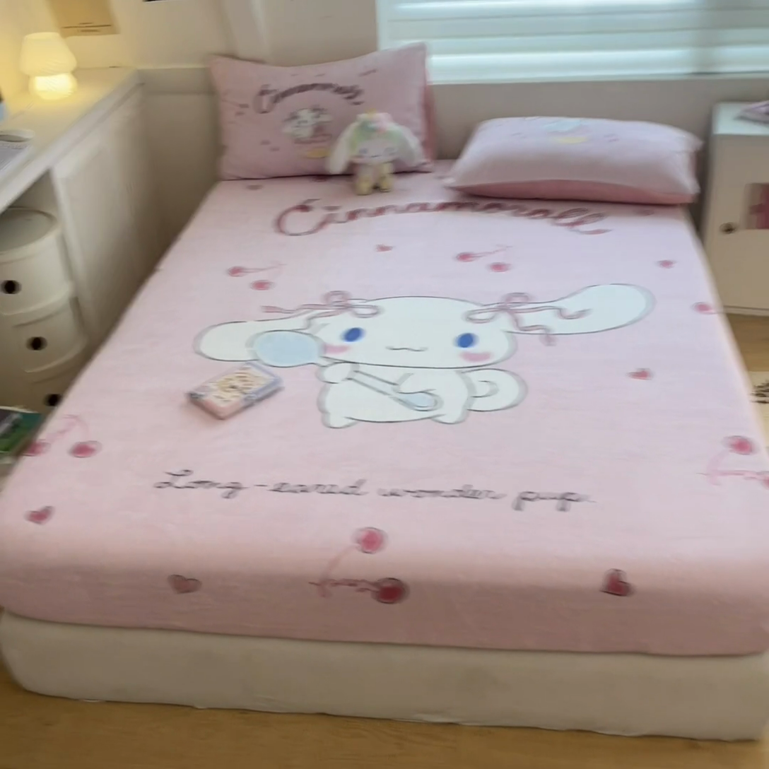 91家纺网 家纺一手货源 找家纺 金爱家 2024新款大阪单品牛奶绒床笠 绒-D樱桃美美大耳狗