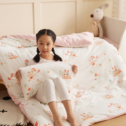 91家纺网 家纺一手货源 找家纺 （总）艾佳宝贝 2024新款牛奶绒多功能儿童盖毯式可脱卸被子被套被芯