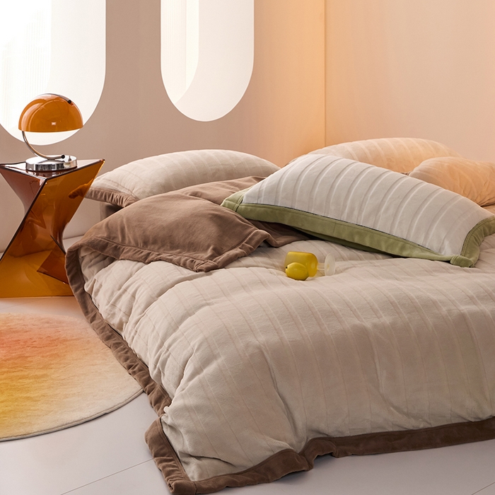 91家纺网 家纺一手货源 找家纺 2024新款牛奶3D绒立体雕花剪花四件套 卡其色+深咖