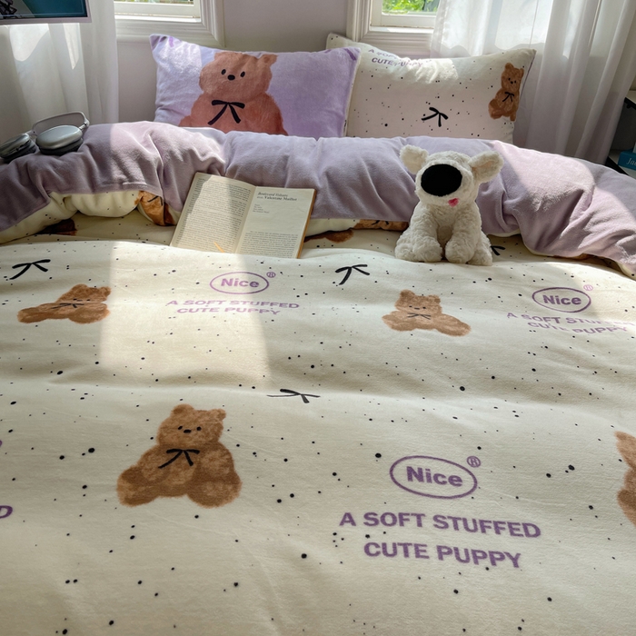 91家纺网 家纺一手货源 找家纺 2024新款INS混搭版卡通牛奶绒四件套 可可小熊