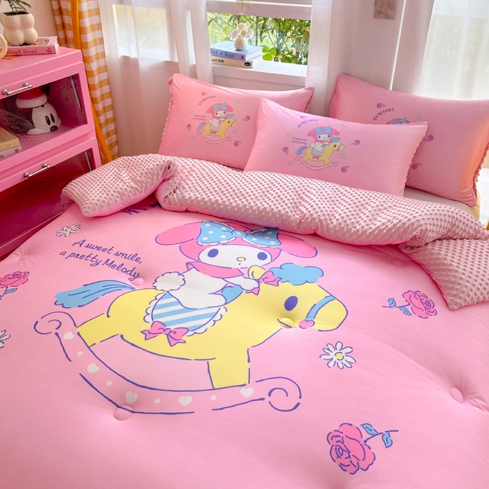 91家纺网 家纺一手货源 找家纺 ds生活馆 2025新款三丽鸥大版印花豆豆被春秋被冬被 旋转木马