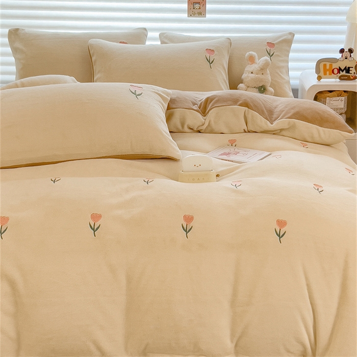 91家纺网 家纺一手货源 找家纺 丝幔家纺 2025新款A类刺绣牛奶绒四件套 花朵-奶咖