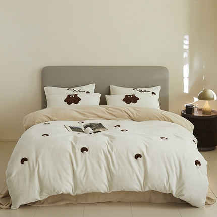 91家纺网 家纺一手货源 找家纺 （总）千朵森 2024新款毛巾绣牛奶绒四件套-慕斯卡 风格二