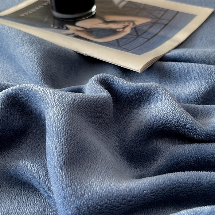 91家纺网 家纺一手货源 找家纺 全季家居 2024新款A类纯色印花高克重加厚保暖包边牛奶绒床单单件 风暴蓝