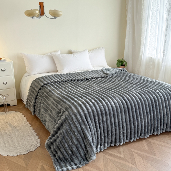 91家纺网 家纺一手货源 找家纺 璐维斯家纺 2025款跨境专供外贸出口电商热销款仿兔毯加厚牛奶绒盖毯 深灰