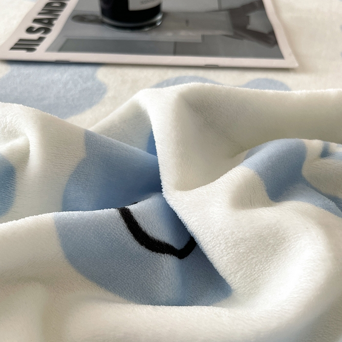 91家纺网 家纺一手货源 找家纺 全季家居 2024新款A类纯色印花高克重加厚保暖包边牛奶绒床单单件 蓝色心情