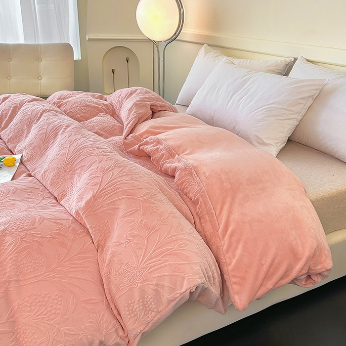 91家纺网 家纺一手货源 找家纺 睡棉坊 2024新款高克重剪花牛奶绒可拆洗冬被被子被芯 森林迷雾