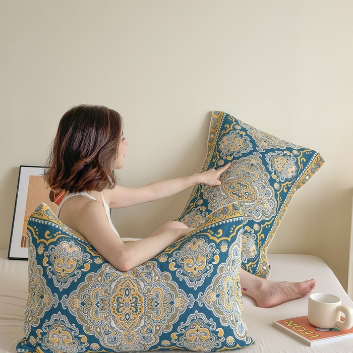 91家纺网 家纺一手货源 找家纺 朴尔家纺-毛巾被 2024新款防滑半包可调节暗扣魔术全棉三层纱布枕巾 大马士革纹-蓝黄53*110cm/对