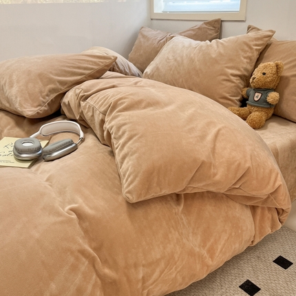 91家纺网 家纺一手货源 找家纺 盛馨家纺 2024新款高克重加厚保暖纯色宝宝绒系列四件套 驼色