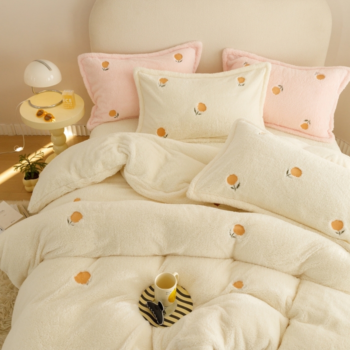 91家纺网 家纺一手货源 找家纺 金奇达家纺 2025秋冬保暖加厚绒类【泰迪绒小刺绣】四件套 温暖郁金香白