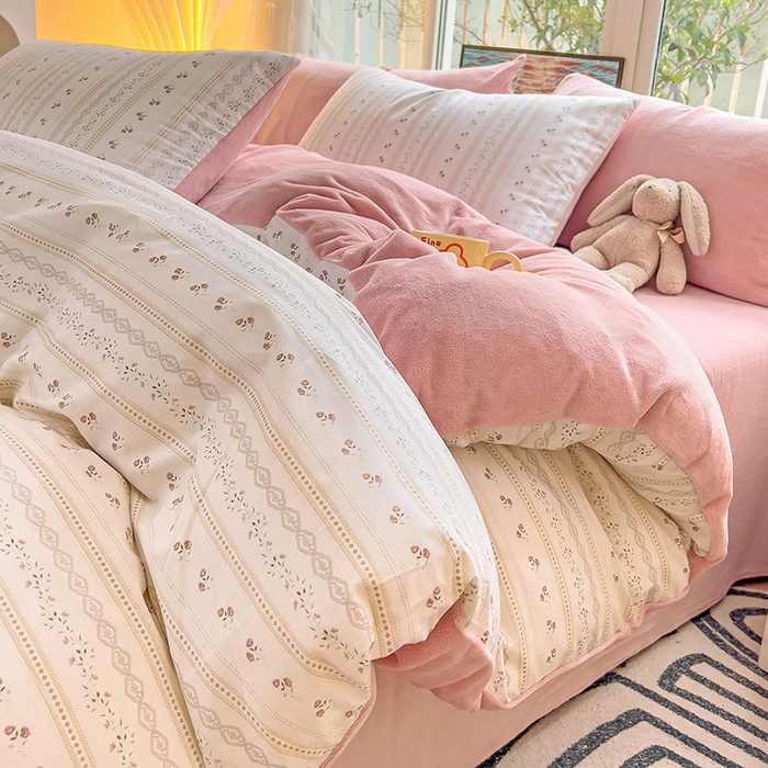 91家纺网 家纺一手货源 找家纺 捌月 2024新款棉加绒A版13372全棉B版高克重牛奶绒四件套直播新品 樱桃花开