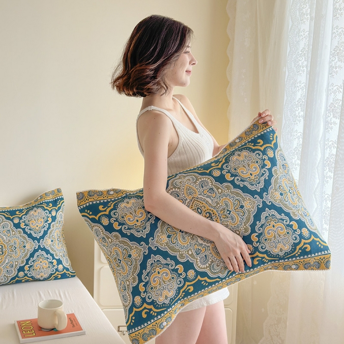 91家纺网 家纺一手货源 找家纺 朴尔家纺-毛巾被 2024新款防滑半包可调节暗扣魔术全棉三层纱布枕巾 大马士革纹-蓝黄53*110cm/对