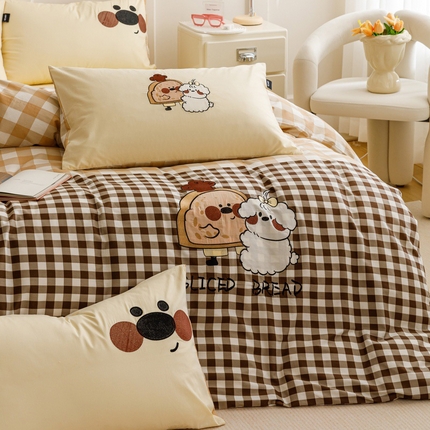 91家纺网 家纺一手货源 找家纺 卡姿家纺 2024秋冬呆萌小刺绣第三季 吐司与比熊-咖格