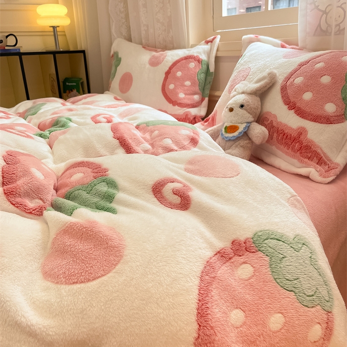 91家纺网 家纺一手货源 找家纺 川悦生活 2024新款雪花绒印花单被套系列-夜景 啵啵草莓