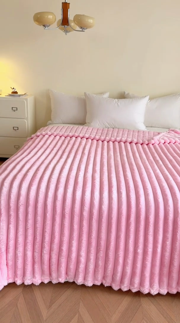 91家纺网 家纺一手货源 找家纺 璐维斯家纺 2025款跨境专供外贸出口电商热销款仿兔毯加厚牛奶绒盖毯 粉色