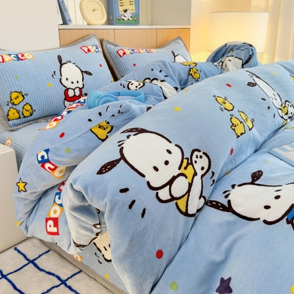 91家纺网 家纺一手货源 找家纺 希诺家居 2024新款三丽鸥正版授权牛奶绒被套床盖四件套 呆萌帕恰狗