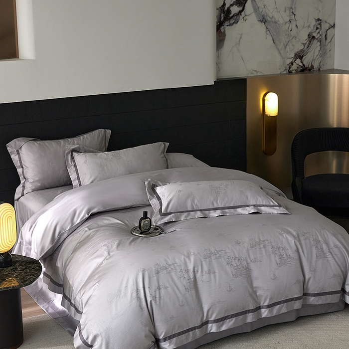 91家纺网 家纺一手货源 找家纺 琉宿家纺 2025新款50s双股长绒棉提花宽边工艺四件套 蒂娜-灰色