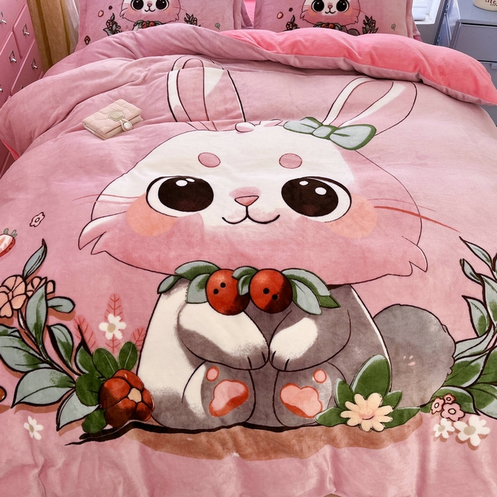 91家纺网 家纺一手货源 找家纺 宝薇 2024新款加厚牛奶绒大版卡通四件套 兔宝贝绒