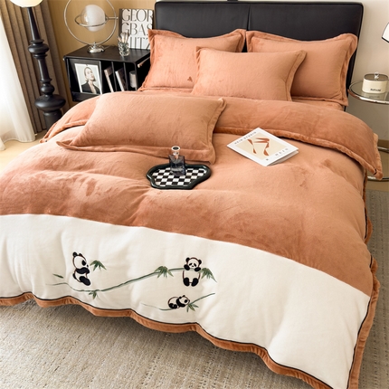 91家纺网 家纺一手货源 找家纺 （总）2024新款A类牛奶绒熊猫刺绣夹棉单被套