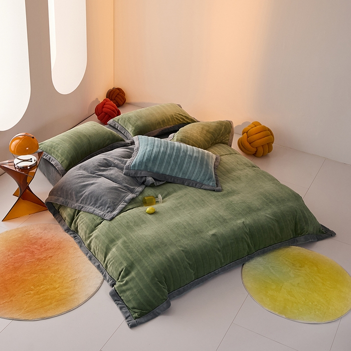 91家纺网 家纺一手货源 找家纺 2024新款牛奶3D绒立体雕花剪花四件套 深绿+灰色