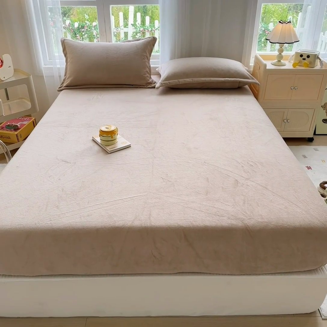 91家纺网 家纺一手货源 找家纺 家贝爱 2024新款加厚保暖牛奶绒床笠 纯色驼