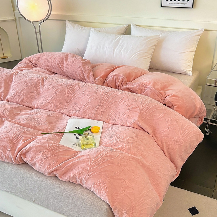 91家纺网 家纺一手货源 找家纺 睡棉坊 2024新款高克重剪花牛奶绒可拆洗冬被被子被芯 森林迷雾