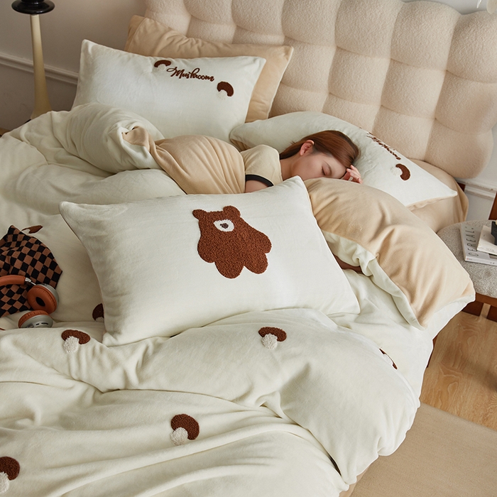 91家纺网 家纺一手货源 找家纺 （总）千朵森 2024新款毛巾绣牛奶绒四件套-慕斯卡 风格一