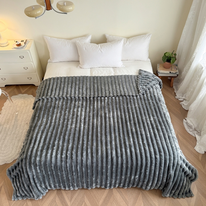 91家纺网 家纺一手货源 找家纺 璐维斯家纺 2025款跨境专供外贸出口电商热销款仿兔毯加厚牛奶绒盖毯 深灰
