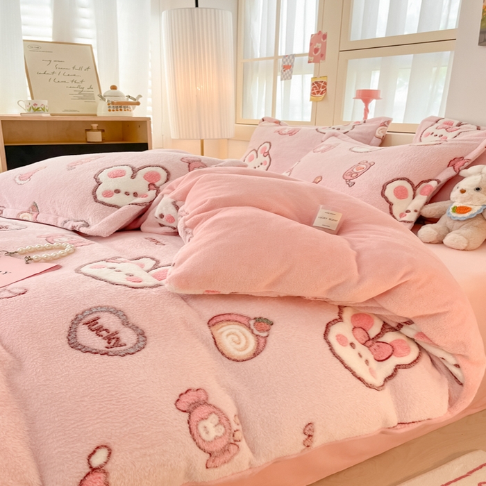 91家纺网 家纺一手货源 找家纺 川悦生活 2024新款雪花绒印花单被套系列-自然光 蜜语奶兔