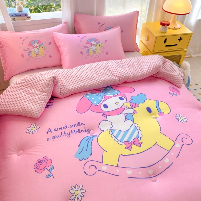 91家纺网 家纺一手货源 找家纺 ds生活馆 2025新款三丽鸥大版印花豆豆被春秋被冬被 旋转木马