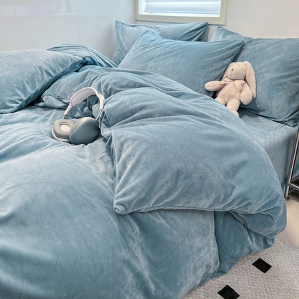 91家纺网 家纺一手货源 找家纺 盛馨家纺 2024新款高克重加厚保暖纯色宝宝绒系列四件套 孔雀蓝