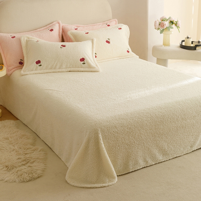 91家纺网 家纺一手货源 找家纺 金奇达家纺 2025秋冬保暖加厚绒类【泰迪绒小刺绣】四件套 泰迪绒-温暖樱桃白