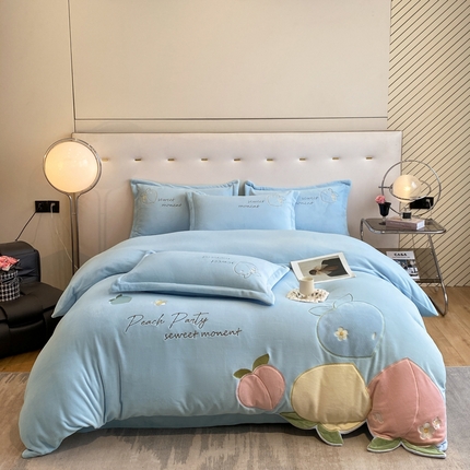 91家纺网 家纺一手货源 找家纺 （总） 爱家（原缔乐家纺） 牛奶绒贴布绣四件套-蜜桃可可（特价只换不退）