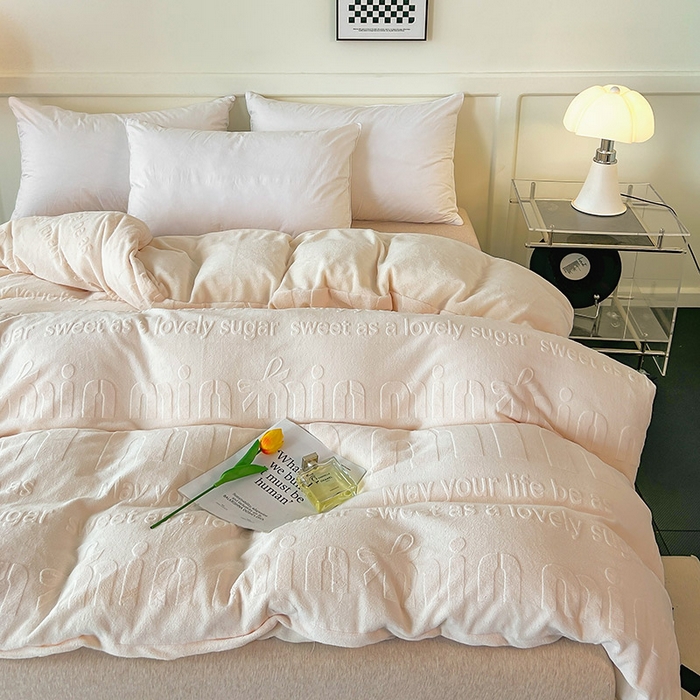 91家纺网 家纺一手货源 找家纺 睡棉坊 2024新款高克重剪花牛奶绒可拆洗冬被被子被芯 miumiu