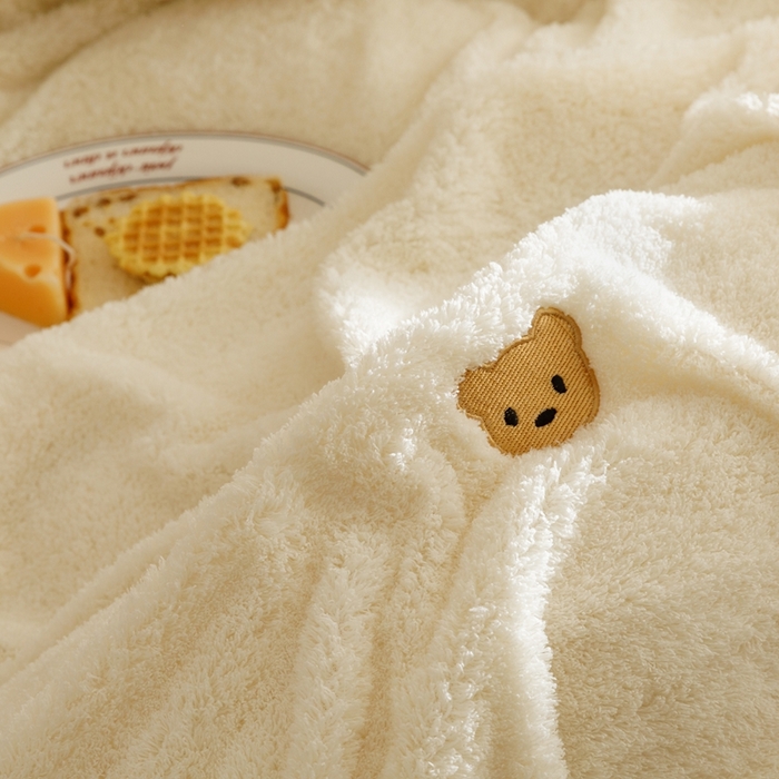 91家纺网 家纺一手货源 找家纺 金奇达家纺 2025秋冬保暖加厚绒类【泰迪绒小刺绣】四件套 熊熊米白