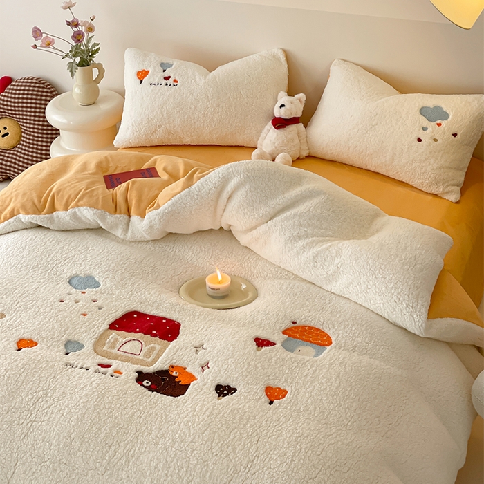 91家纺网 家纺一手货源 找家纺 如一 2024新款羊羔绒牛奶绒毛巾绣四件套 温馨小屋-白