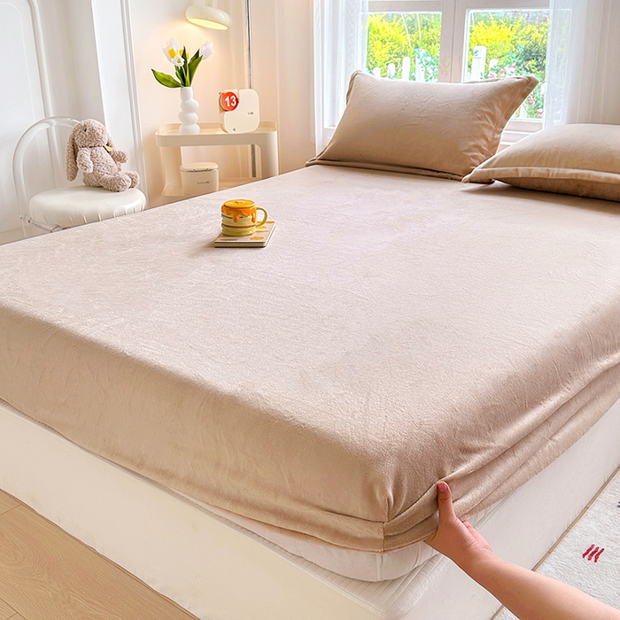 91家纺网 家纺一手货源 找家纺 家贝爱 2024新款加厚保暖牛奶绒床笠 纯色驼