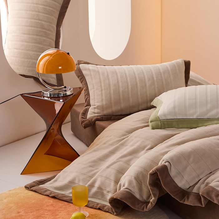 91家纺网 家纺一手货源 找家纺 2024新款牛奶3D绒立体雕花剪花四件套 卡其色+深咖