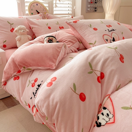 91家纺网 家纺一手货源 找家纺 （总）鸿羽樱（鸿羽樱）家纺 2025新款牛奶绒印花田园小清新儿童三件套四件套