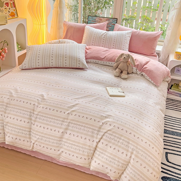 91家纺网 家纺一手货源 找家纺 捌月 2024新款棉加绒A版13372全棉B版高克重牛奶绒四件套直播新品 樱桃花开