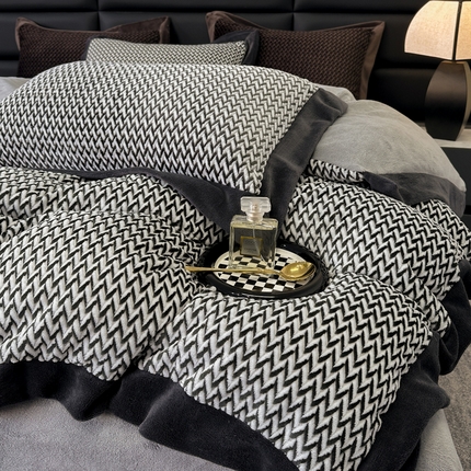 91家纺网 家纺一手货源 找家纺 （总）天一阁 2024新款高克重全消光牛奶绒四件套-卡洛斯