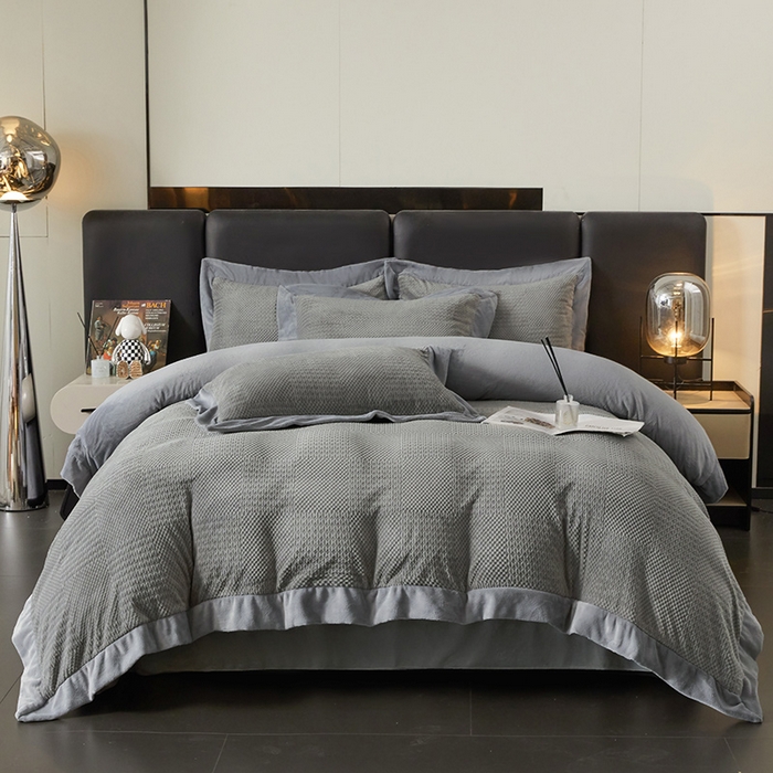 91家纺网 家纺一手货源 找家纺 全季家居 2024新款A类加厚保暖3D雕花拼角牛奶绒四件套 摩卡-灰