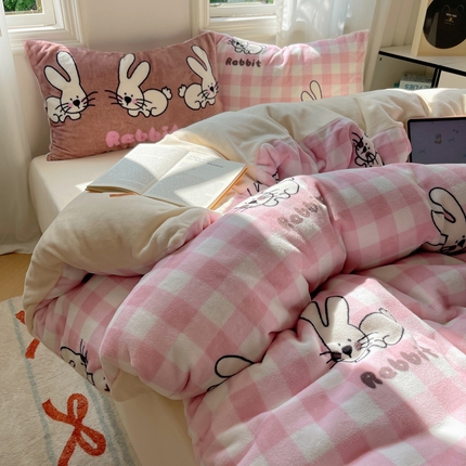 91家纺网 家纺一手货源 找家纺 （总）2024新款INS混搭版卡通牛奶绒四件套